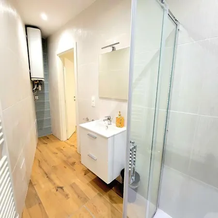 Large One Bedroom Apartment In Central Menton Apartmán *